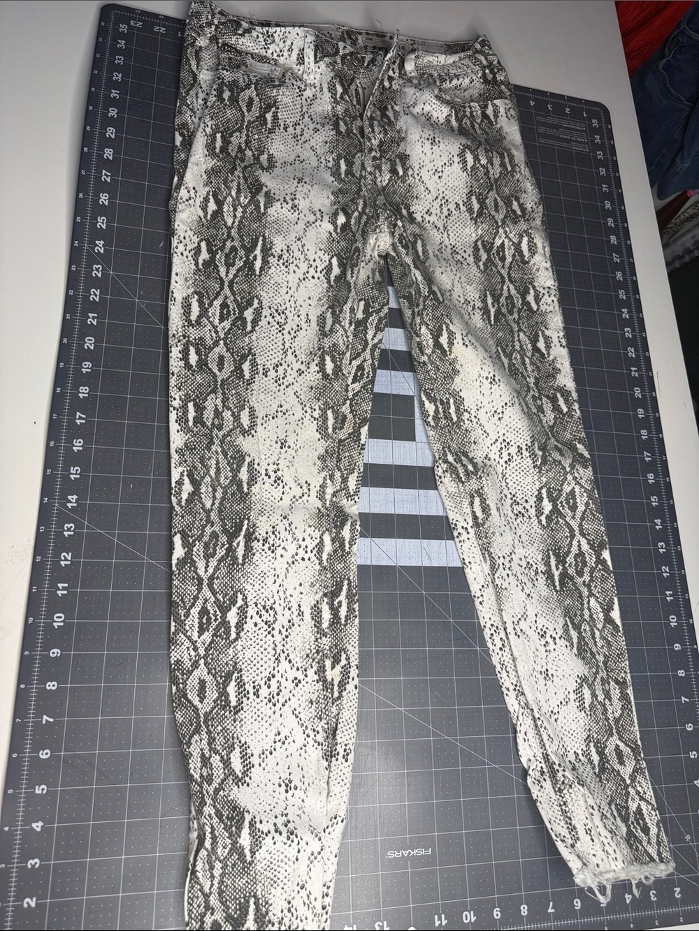 Snake-Print Ankle Pants - Neutral